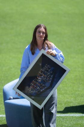 Alexia Putellas leaves FC Barcelona, Barca in Barcelona, Spain. FC Barcelona woman player Alexia Putellas during her FC Barcelona farewell ceremony in Auditori 1899, Barcelona, Spain, on May 27, 2026. (11) Alexia Putellas holding a photo. Barcelona Auditori 1899 Barcelona Spain