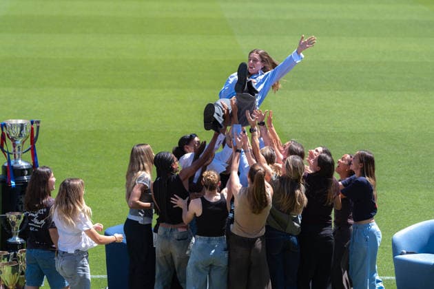 Alexia Putellas leaves FC Barcelona, Barca in Barcelona, Spain. FC Barcelona woman player Alexia Putellas during her FC Barcelona farewell ceremony in Auditori 1899, Barcelona, Spain, on May 27, 2026. Alexia Putellas pushed upwards bye her teammates. Barcelona Auditori 1899 Barcelona Spain
