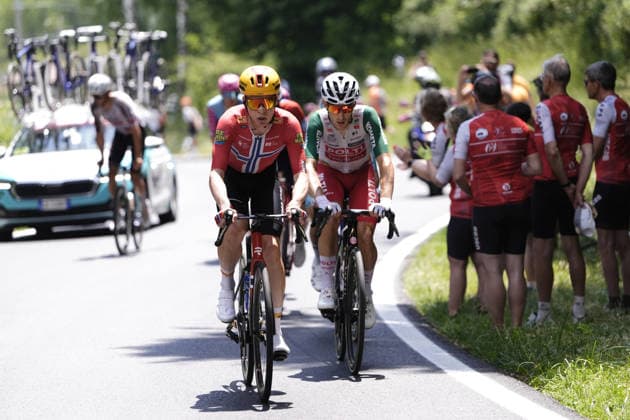 The pack rides during Stage 17 of the Giro d™Italia, from Cassano d™Adda to Andalo, Italy - Wednesday May 27, 2026.  Copyright: xFabioxFerrarix xLaPressex