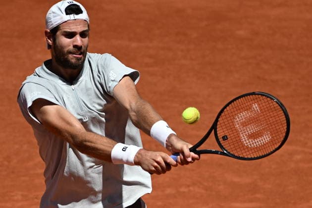 2026 French Open (Roland-Garros) - Day 4 PARIS, FRANCE - MAY 27: Karen Khachanov in action against Marco Trungelliti (not seen) of Argentina in the men s singles second-round match on Day Four of the 2026 French Open at Roland Garros Paris, France on May 27, 2026. Burak Akbulut Anadolu Paris France. Editorial use only. Please get in touch for any other usage.  Copyright: x2026xAnadoluxBurakxAkbulutx
