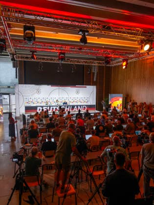 27 05 2026, Football DFB national team Germany, training camp before the World Cup, kick-off press conference in the HALFTIME media center at ADIDAS, in Herzogenaurach At the podium, coach Julian Nagelsmann center, Germany and sports director Rudi Völler right, Germany answer questions from journalists