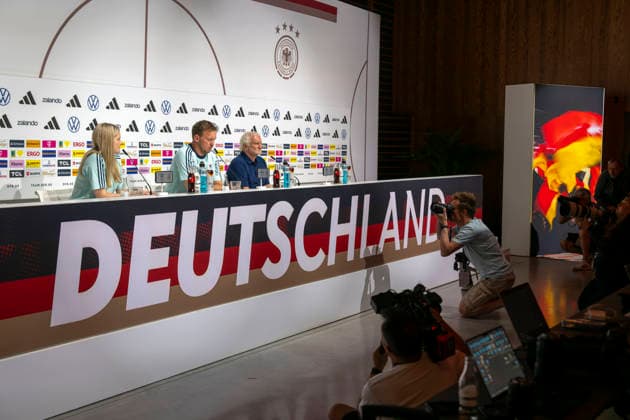 27 05 2026, Football DFB national team Germany, training camp before the World Cup, kick-off press conference in the HALFTIME media center at ADIDAS, in Herzogenaurach At the podium, coach Julian Nagelsmann center, Germany and sports director Rudi Völler right, Germany answer questions from journalists