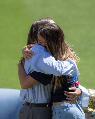 Alexia Putellas leaves FC Barcelona, Barca in Barcelona, Spain. FC Barcelona woman player Alexia Putellas during her FC Barcelona farewell ceremony in Auditori 1899, Barcelona, Spain, on May 27, 2026. Alexia Putellas and Clara Serrajordi hugs. Barcelona Auditori 1899 Barcelona Spain