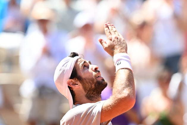 2026 French Open (Roland-Garros) - Day 4 PARIS, FRANCE - MAY 27: Karen Khachanov celebrates his victory after defeating Argentina s Marco Trungelliti in their men s singles match on day four of the French Open (Roland Garros) on Court Suzanne-Lenglen in Paris, France, on May 27, 2026. Burak Akbulut Anadolu Paris France. Editorial use only. Please get in touch for any other usage.  Copyright: x2026xAnadoluxBurakxAkbulutx