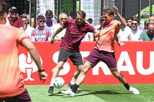 UEFA Conference League Final Legends Match at the Fan Festival Leipzig, 27 05 26 Gaizka Mendieta in a duel with RenÃ Adler at the Legends Match at the Fan Festival on the Leipzig Market Square, on the occasion of the UEFA Conference League Final, 27 05 26 Copyright: xBEAUTIFULxSPORTS JanxKaeferx