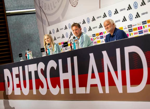 27 05 2026, Football DFB national team Germany, training camp before the World Cup, kick-off press conference in the media center HALFTIME at ADIDAS, in Herzogenaurach coach Julian Nagelsmann center, Germany and sports director Rudi Völler right, Germany answer the questions of the journalists, left DFB press spokeswoman Franziska Wülle