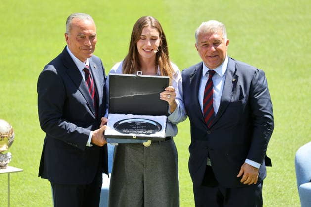 Alexia Putellas FC Barcelona, Barca Farewell press conference, PK, Pressekonferenz Rafael Yuste, President of FC Barcelona, and Joan Laporta, President-Elect of FC Barcelona, with Alexia Putellas during her farewell ceremony in Barcelona, Spain, on May 27, 2026. Barcelona Barcelona Spain Copyright: xUrbanandsportx originalFilename:urbanandsport-fcbarcel260527_npaiN.jpg