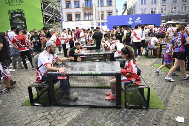 Ahead of Crystal Palace v Rayo Vallecano - UEFA Conference League Final LEIPZIG, GERMANY - MAY 27: Supporters of England s Crystal Palace and Spain s Rayo Vallecano gather in the fan zone set up at Marktplatz ahead of the UEFA Conference League final in Leipzig, Germany, on May 27, 2026. Halil Sagirkaya Anadolu Leipzig Germany. Editorial use only. Please get in touch for any other usage.  Copyright: x2026xAnadoluxHalilxSagirkayax