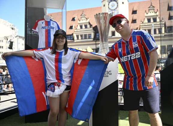 Ahead of Crystal Palace v Rayo Vallecano - UEFA Conference League Final LEIPZIG, GERMANY - MAY 27: Supporters of England s Crystal Palace and Spain s Rayo Vallecano gather in the fan zone set up at Marktplatz ahead of the UEFA Conference League final in Leipzig, Germany, on May 27, 2026. Halil Sagirkaya Anadolu Leipzig Germany. Editorial use only. Please get in touch for any other usage.  Copyright: x2026xAnadoluxHalilxSagirkayax