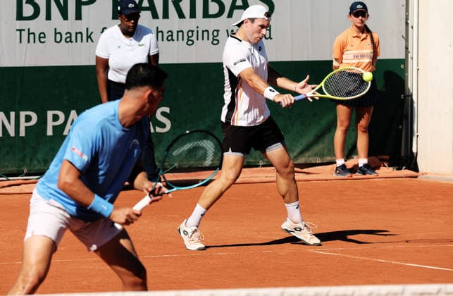 TENNIS - French Open 2026 PARIS,FRANCE,27.MAY.26 - TENNIS - ATP, Tennis Herren World Tour, French Open, Roland Garros, Grand Slam. Image shows Alexander Erler (AUT) and Lucas Miedler (AUT).  GEPAxpictures xMatthiasxHauer