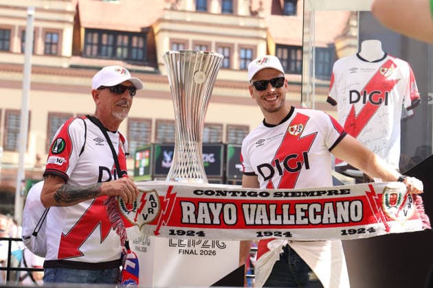 Fan Zone before the UEFA Conference League Final: Crystal Palace FC Vs Rayo Vallecano Fans of Rayo seen with trophy in the fan zone before the UEFA Conference League Final 2026 match between Crystal Palace FC and Rayo Vallecano in Leipzig. Copyright: xMikolajxBarbanellx