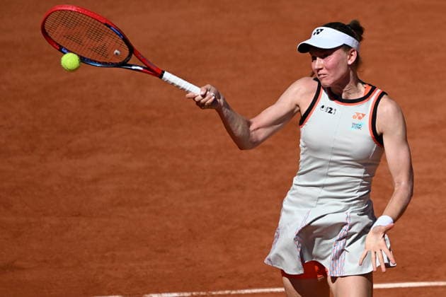 2026 French Open (Roland-Garros) - Day 4 PARIS, FRANCE - MAY 27: Yuliia Starodubtseva of Ukraine (not seen) competes with Elena Rybakina of Kazakhstan in the women s singles match on day 4 of the French Open tennis tournament on Court Suzanne-Lenglen at the Roland-Garros Complex in Paris, France on May 27, 2026. Burak Akbulut Anadolu Paris France. Editorial use only. Please get in touch for any other usage.  Copyright: x2026xAnadoluxBurakxAkbulutx