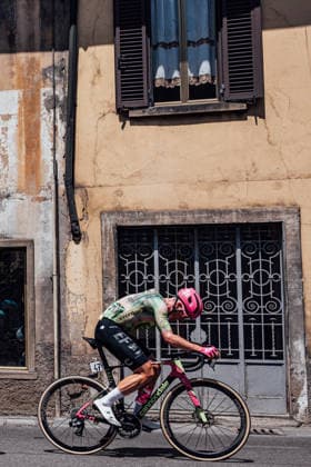 2026 Giro d Italia Stage 17 Picture by Zac Williams SWpix.com - 27 05 2026 - Cycling - 2026 Giro d Italia - Stage 17 - Cassano d Adda to Andalo - Michael Valgren, EF Education Easypost. Copyright: x xSWpix.comx(t axPhotographyxHubxLtd)xZacxWilliams SWpix.comx SWP-2645