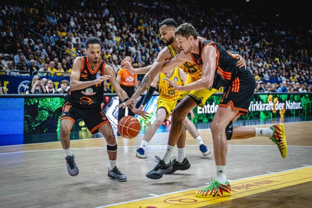 Basketball Berlin 27 05 2026 Season 2025 2026 EasyCredit BBL 1 Bundesliga Men, Men Playoffs Quarterfinals Game 5 Alba Berlin RASTA Vechta Norris Agbakoko Alba Berlin, No 17 Tibor Pleiß Vechta, No 22 Alonzo Verge Vechta, No 11