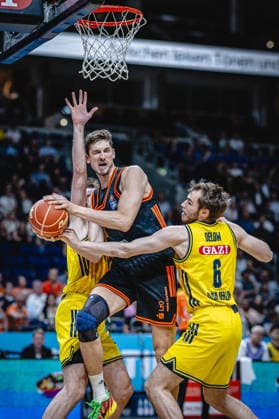 Basketball Berlin 27 05 2026 Season 2025 2026 EasyCredit BBL 1 Bundesliga Men, Men Playoffs Quarterfinals Game 5 Alba Berlin RASTA Vechta Tibor Pleiß Vechta, No 22 Malte Delow Alba Berlin, No 06