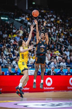 Basketball Berlin 27 05 2026 Season 2025 2026 EasyCredit BBL 1 Bundesliga Men, Men Playoffs Quarterfinals Game 5 Alba Berlin RASTA Vechta Malik Parsons Vechta, No 03 Jack Kayil Alba Berlin, No 07