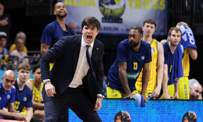Coach Pedro Calles gives instructions Upper body action Sport Basketball BBL Bundesliga Mens Play Off Quarter-final 5 Match Season 2025 2026 27 05 2026 ALBA Berlin vs SC Rasta Vechta