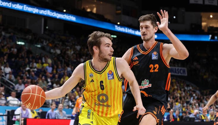 Malte Delow on the ball, Tibor Pleiß duel Game scene Action Sport Basketball BBL Bundesliga Mens Play Off Quarter-final 5 Game Season 2025 2026 27 05 2026 ALBA Berlin vs SC Rasta Vechta