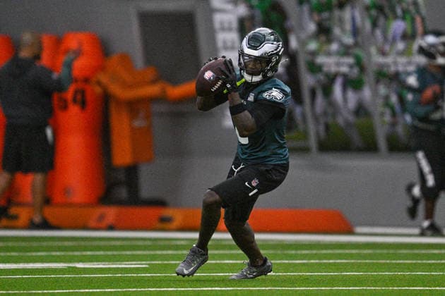 Philadelphia, PA - MAY 27: Philadelphia Eagles wide receiver Hollywood Brown 0 is shown during the Philadelphia Eagles OTA workout on May 27th, 2026 at the NovaCare Complex in Philadelphia, PA. (Photo by Terence Lewis Icon Sportswire) NFL, American Football Herren, USA MAY 27 Philadelphia Eagles OTA EDITORIAL USE ONLY Icon260527027