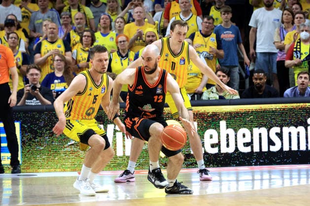 DEU, easyCredit BBL, ALBA vs Rasta Vechta, 27 05 2026, Uber Arena, Berlin, DEU, easyCredit BBL, ALBA vs Rasta Vechta, in the picture Martin Hermannsson ALBA Berlin 15 , Moses Wood ALBA Berlin 11 , Tommy Kuhse RASTA Vechta 12 nordphotoxGmbHx xEngler nph00076
