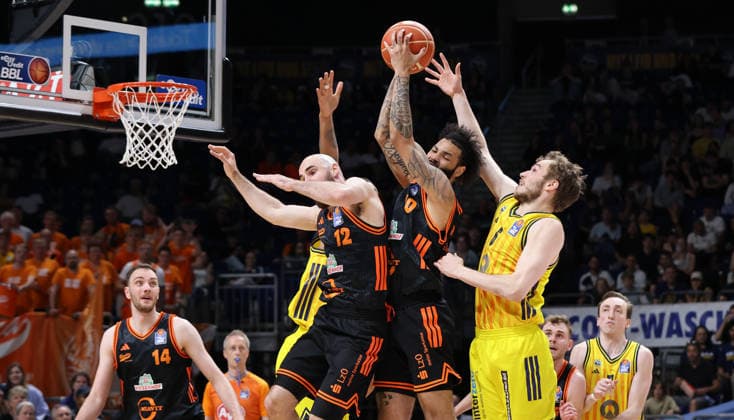 Tommy Kuhse, Tevin Brown, Malte Delow duel Game scene Action Sport Basketball BBL Bundesliga Mens Play Off Quarter-final 5 Game Season 2025 2026 27 05 2026 ALBA Berlin vs SC Rasta Vechta