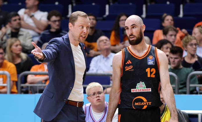 Coach Christian Held talks to Tommy Kuhse Action Upper Body Sports Basketball BBL Bundesliga Mens Play Off Quarter Final 5 Match Season 2025 2026 27 05 2026 ALBA Berlin vs SC Rasta Vechta