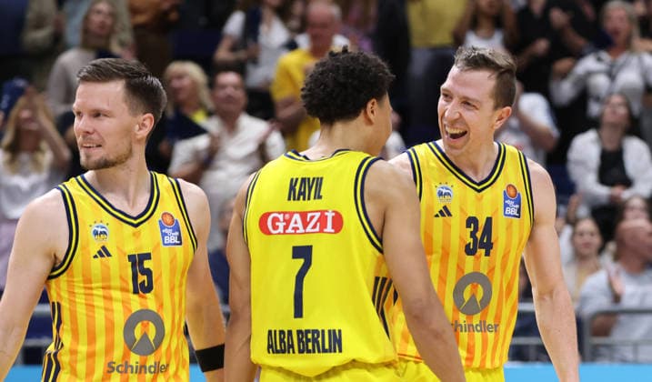 Martin Hermannsson, Jack Kayil, Justin Bean cheers joy emotion jubilation Sport Basketball BBL Bundesliga Mens Play Off Quarter Final 5 Match Season 2025 2026 27 05 2026 ALBA Berlin vs SC Rasta Vechta