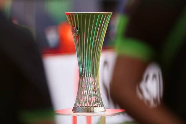 Leipzig, Saxony, Germany, 27 05 2026 Red Bull Arena Final UEFA Conference League Crystal Palace Rayo Vallecano The 57.5 centimeter high and 11 kilogram trophy consists of 32 axes, one for each team in the group stage of the competition, which wind upwards from the base in a streamlined shape Copyright: xdtsxNachrichtenagenturx dts_120878