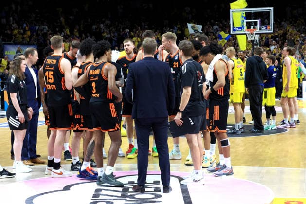DEU, easyCredit BBL, ALBA vs Rasta Vechta, 27 05 2026, Uber Arena, Berlin, DEU, easyCredit BBL, ALBA vs Rasta Vechta, in the picture Vechta players circle, Head Coach Christian Held RASTA Vechta nordphotoxGmbHx xEngler nph00076