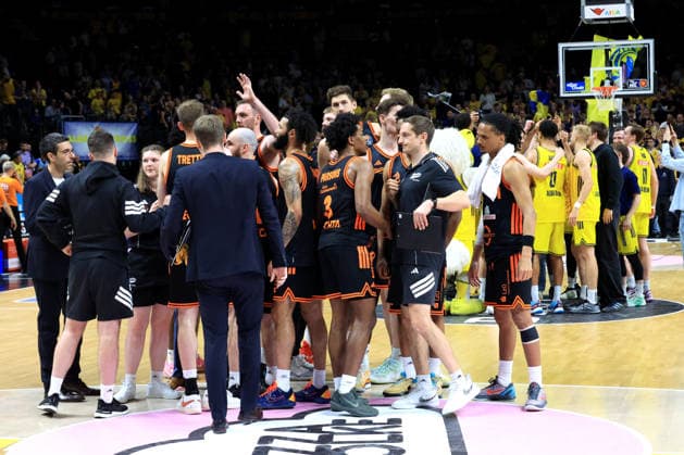 DEU, easyCredit BBL, ALBA vs Rasta Vechta, 27 05 2026, Uber Arena, Berlin, DEU, easyCredit BBL, ALBA vs Rasta Vechta, in the picture Vechta players circle nordphotoxGmbHx xEngler nph00076