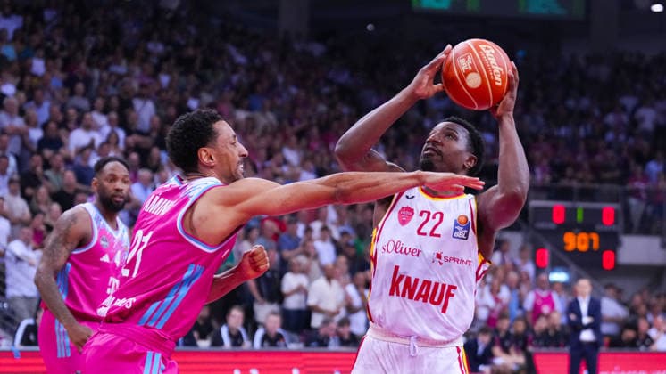 27 05 2026, xydrx, basketball, easyCredit Basketball Bundesliga, playoffs, quarter-final game 5, Telekom Baskets Bonn Fitness First Wuerzburg Baskets, Telekom Dome Bonn Joel Aminu Telekom Baskets Bonn, 21 in duel against Johnathan Stove Fitness First Wuerzburg Baskets, 22 Copyright: HMBxMedia YannisxDreimann