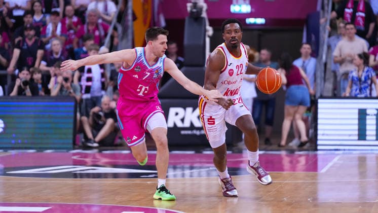 27 05 2026, xydrx, Basketball, easyCredit Basketball Bundesliga, Playoffs, Quarterfinals Game 5, Telekom Baskets Bonn Fitness First Wuerzburg Baskets, Telekom Dome Bonn Grayson Murphy Telekom Baskets Bonn, 7 in duel against Johnathan Stove Fitness First Wuerzburg Baskets, 22 Copyright: HMBxMedia YannisxDreimann