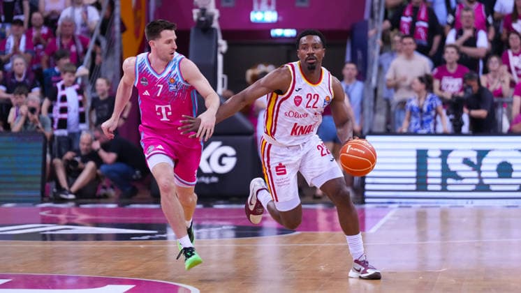 27 05 2026, xydrx, Basketball, easyCredit Basketball Bundesliga, Playoffs, Quarterfinals Game 5, Telekom Baskets Bonn Fitness First Wuerzburg Baskets, Telekom Dome Bonn Grayson Murphy Telekom Baskets Bonn, 7 in duel against Johnathan Stove Fitness First Wuerzburg Baskets, 22 Copyright: HMBxMedia YannisxDreimann