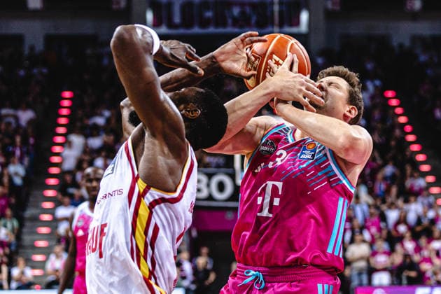 easyCredit Basketball Bundesliga, 5 Playoff Quarterfinals Telekom Baskets Bonn vs Fitness First Baskets Würzburg, 27 05 2026 Who has the ball Eddy Edigin Jr Würzburg 27 or Patrick Heckmann Telekom Baskets Bonn 33 easyCredit Basketball Bundesliga, 5 Playoff Quarterfinals Telekom Baskets Bonn vs Fitness First Baskets Würzburg, 27 05 2026, Telekom Dome Bonn Copyright: xBEAUTIFULxSPORTS Derixx