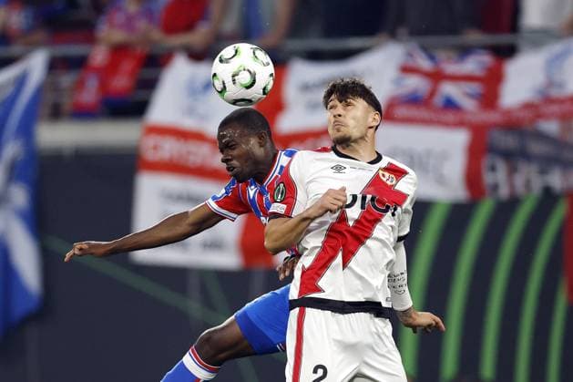 LEIPZIG - (lr) Tyrick Mitchell of Crystal Palace FC, Andrei RaÈ›iu of Rayo Vallecano de Madrid during the UEFA Conference League final between Crystal Palace FC and Rayo Vallecano de Madrid at the Leipzig Arena on 27 May 2026 in Leipzig, Germany. MAURICE VAN STEEN ANP UEFA Conference League - FINAL 2025-2026 xVIxANPxSportx xMauricexvanxSteenxIVx 559462500 originalFilename: 559462500.jpg