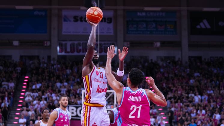 27 05 2026, xydrx, Basketball, easyCredit Basketball Bundesliga, Playoffs, Quarterfinals Game 5, Telekom Baskets Bonn Fitness First Wuerzburg Baskets, Telekom Dome Bonn Eddy Edigin Jr Fitness First Wuerzburg Baskets, 27 in duel against Joel Aminu Telekom Baskets Bonn, 21 Copyright: HMBxMedia YannisxDreimann