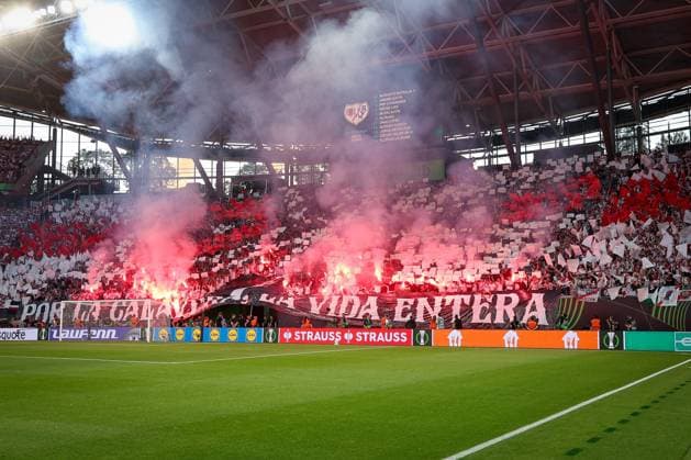 Rayo Vallecano fans send pyrotechnics, Crystal Palace F C vs Rayo Vallecano, Football, Men, UEFA, UEFA Confernce League Final, Season 2025 2026, 27 05 2026 Leipzig Saxony Germany Copyright: xkolbert-press MartinxAgüerax