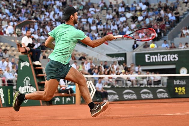 2026 French Open (Roland-Garros) - Day 4 PARIS, FRANCE - MAY 27: Alexander Zverev of Germany (not seen) in action against Tomas Machac of Czech Republic during the Men s Singles second round on Day Four of the 2026 French Open at Roland Garros on May 27, 2026 in Paris, France. Burak Akbulut Anadolu Paris France. Editorial use only. Please get in touch for any other usage.  Copyright: x2026xAnadoluxBurakxAkbulutx