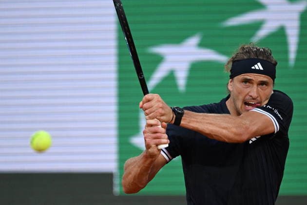 2026 French Open (Roland-Garros) - Day 4 PARIS, FRANCE - MAY 27: Alexander Zverev of Germany in action against Tomas Machac (not seen) of Czech Republic during the Men s Singles second round on Day Four of the 2026 French Open at Roland Garros on May 27, 2026 in Paris, France. Burak Akbulut Anadolu Paris France. Editorial use only. Please get in touch for any other usage.  Copyright: x2026xAnadoluxBurakxAkbulutx
