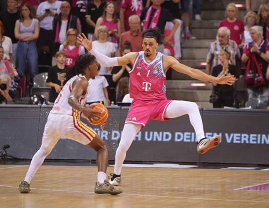 Jonathan Bähre Baehre Telekom Baskets Bonn vs Fitness First Würzburg Wuerzburg Baskets Playoffs Quarterfinals Game 5 Season 2025 26