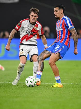 Pep Chavarria Rayo Vallecano and Daniel Munoz Crystal Palace battle for the ball during the UEFA Conference League Final 2026 match between Crystal Palace FC and Rayo Vallecano de Madrid at Football Arena Leipzig on May 27, 2026 in Leipzig, Germany Photo by Harry Langer DeFodi Images