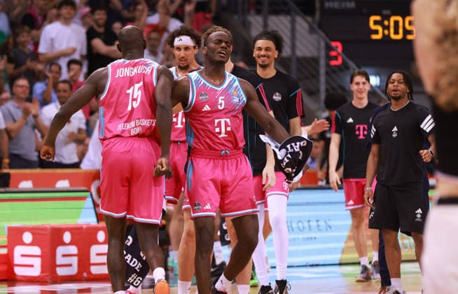 V l Kur Jongkuch Bonn , Michael Kessens Bonn , Tylan Birts Bonn and Jonathan Bähre Bonn , Bonn, Germany, 27 05 2026, Basketball Bundesliga, 5 Quarterfinals, Telekom Baskets Bonn vs Fitness First Würzburg Baskets