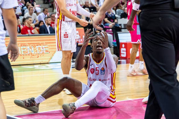 Marcus Carr Fitness First Wuerzburg Baskets, 05 is unhappy with the referees decision and complains excitedly Telekom Baskets Bonn vs Fitness First Wuerzburg Baskets, Basketball, easy Credit BBL, Playoffs, Quarter-finals, Matchday 5, 2025 2026, 27 05 2026 Telekom Baskets Bonn vs Fitness First Wuerzburg Baskets, Basketball, easy Credit BBL, Playoffs, Quarter-finals, Matchday 5, 2025 2026, 27 05 2026 Bonn Copyright: xEibner-Pressefoto GerhardxWingenx EP_GWR