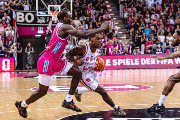 easyCredit Basketball Bundesliga, 5 Playoff Quarterfinals Telekom Baskets Bonn vs Fitness First Baskets Würzburg, 27 05 2026 Marcus Carr Würzburg 5 vs Tylan Birts Telekom Baskets Bonn 5 easyCredit Basketball Bundesliga, 5 Playoff Quarterfinals Telekom Baskets Bonn vs Fitness First Baskets Würzburg, 27 05 2026, Telekom Dome Bonn Copyright: xBEAUTIFULxSPORTS Derixx