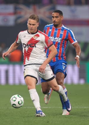 Leipzig, Germany, 27th May 2026. Alemao of Rayo Vallecano and Maxence Lacroix of Crystal Palace FC race for the ball during the Crystal Palace vs Rayo Vallecano UEFA Conference League Final match at Leipzig Stadium, Leipzig. Picture credit should read: Jonathan Moscrop Sportimage EDITORIAL USE ONLY. No use with unauthorised audio, video, data, fixture lists, club league logos or live services. Online in-match use limited to 120 images, no video emulation. No use in betting, games or single club league player publications. SPI_005_JM_CPALACE_RVALLECANO_UECL SPI-4824-0005