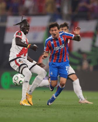 Leipzig, Germany, 27th May 2026. Yeremy Pino of Crystal Palace FC is hacked down by Pathe Ciss of Rayo Vallecano during the Crystal Palace vs Rayo Vallecano UEFA Conference League Final match at Leipzig Stadium, Leipzig. Picture credit should read: Jonathan Moscrop Sportimage EDITORIAL USE ONLY. No use with unauthorised audio, video, data, fixture lists, club league logos or live services. Online in-match use limited to 120 images, no video emulation. No use in betting, games or single club league player publications. SPI_007_JM_CPALACE_RVALLECANO_UECL SPI-4824-0007
