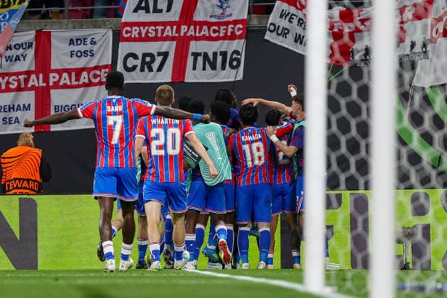 27 05 2026, EUR, Football, Men, Conference League Final, Season 2025 2026, Crytsal Palace F C Rayo Vallecano de Madrid Jean Philippe Mateta Crystal Palace, 14 goal celebration, cheers with his team after scoring 1 0 Leipzig Leipzig Stadium Saxony Germany Copyright: xAdrianxSchlüterx