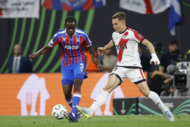 LEIPZIG - (lr) Tyrick Mitchell of Crystal Palace FC, Alemao or Rayo Vallecano de Madrid during the UEFA Conference League final between Crystal Palace FC and Rayo Vallecano de Madrid at the Leipzig Arena on 27 May 2026 in Leipzig, Germany. MAURICE VAN STEEN ANP UEFA Conference League - FINAL 2025-2026 xVIxANPxSportx xMauricexvanxSteenxIVx 559467167 originalFilename: 559467167.jpg