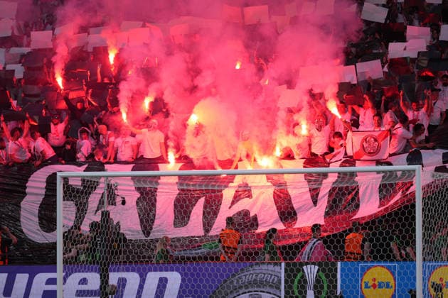 LEIPZIG, GERMANY - 27 MAY 2026: Fans of Rayo Vallecano de Madrid light up flares during the UEFA Conference League Final 2026 match between Crystal Palace F.C. and Rayo Vallecano de Madrid at Leipzig Stadium on May 27, 2026 in Leipzig, Germany.  Copyright: xAlexandraxFechetex xSPPx Sportspressphoto_SPR155697
