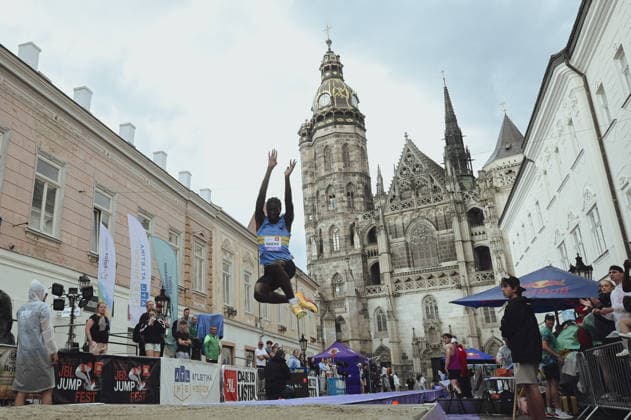 JBL Jump Fest 2026 athletics meeting in Kosice, Slovakia KOSICE, SLOVAKIA - MAY 27: British male athlete Kahlon Nneke competes during the JBL Jump Fest 2026 athletics meeting in Koöice, Slovakia, on May 27, 2026. The World Athletics Continental Tour Silver event brings elite international triple jumpers and medal-winning athletes to a specially built Olympic-standard runway in the city center, right in front of the iconic St Elisabeth Cathedral. Robert Nemeti Anadolu Kosice Slovakia. Editorial use only. Please get in touch for any other usage.  Copyright: x2026xAnadoluxRobertxNemetix